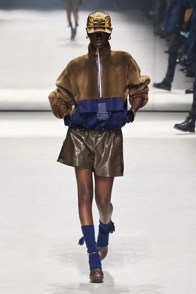 Look 30
